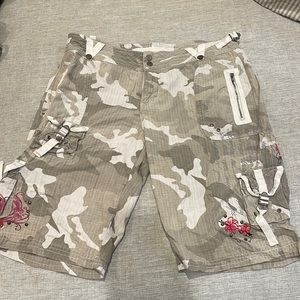 Da-Nang vintage embroidered cargo shorts size M or L